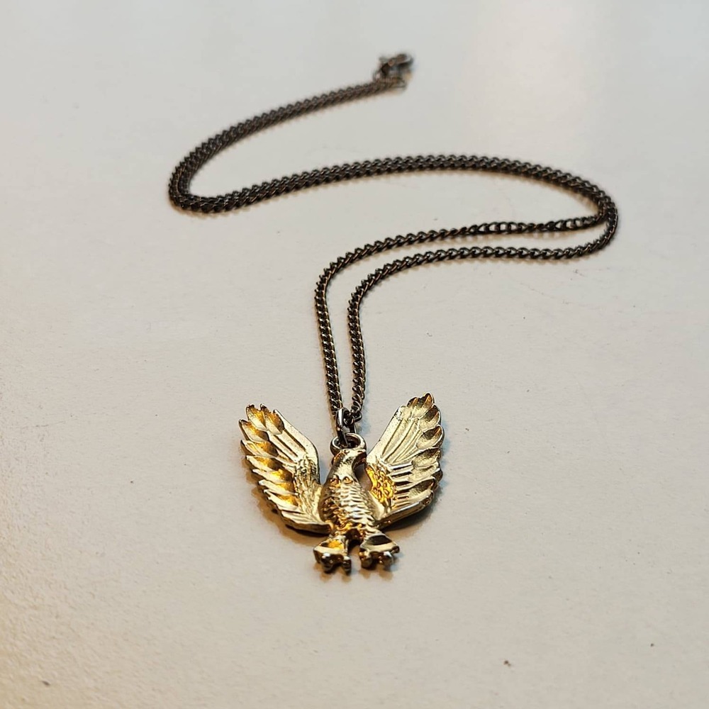 Vintage Gold Tone Eagle Pendant Bird Jewelry Americana Chain Necklace